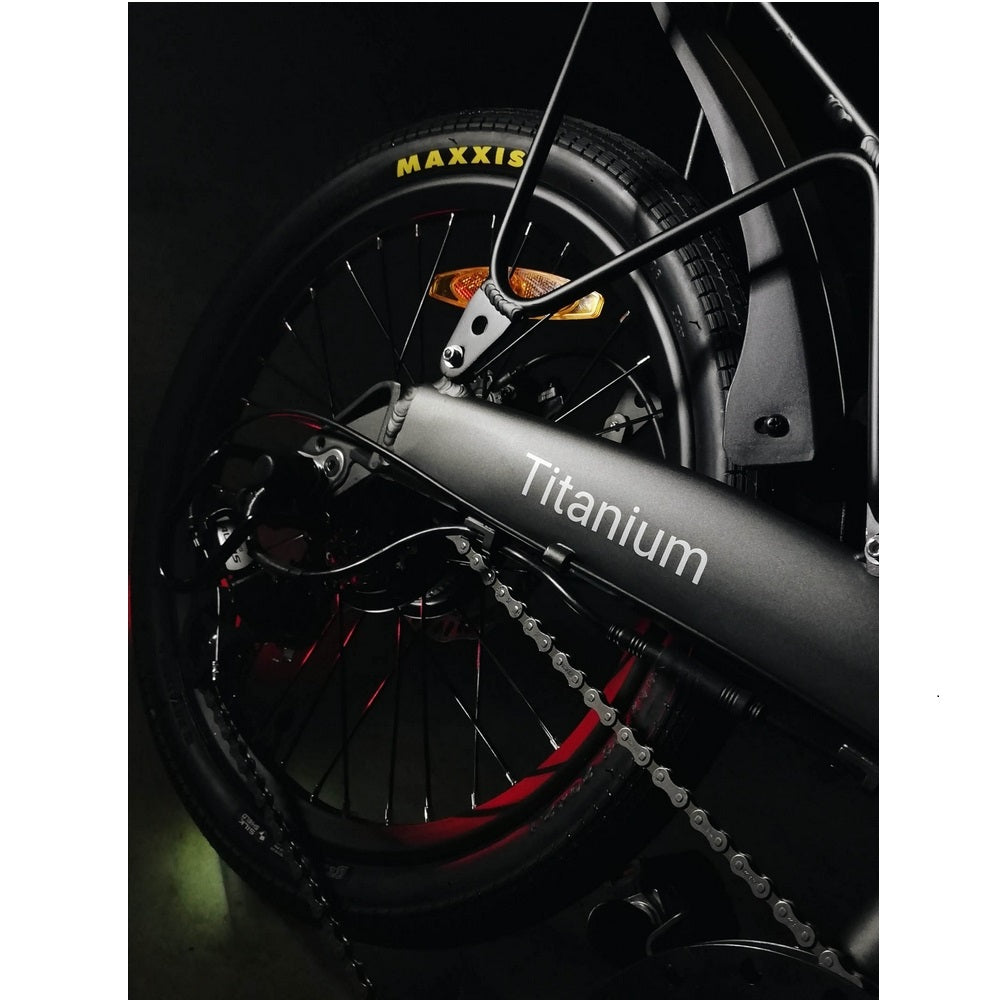 Littium Ibiza Titanium: la nueva bici eléctrica plegable de la firma  española promete 100 kilómetros de autonomía y carga rápida